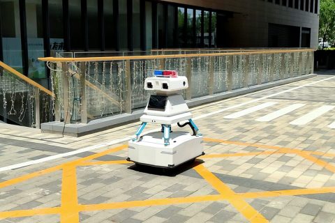 科技园区全天候的守护者：APV-SD安保巡逻机器人